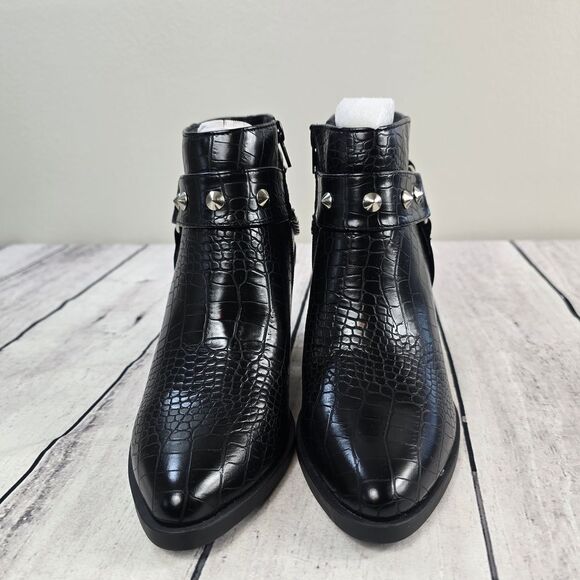 Soda Black Croc-Embossed Ankle Boots with Chain - Picture 2 of 8
